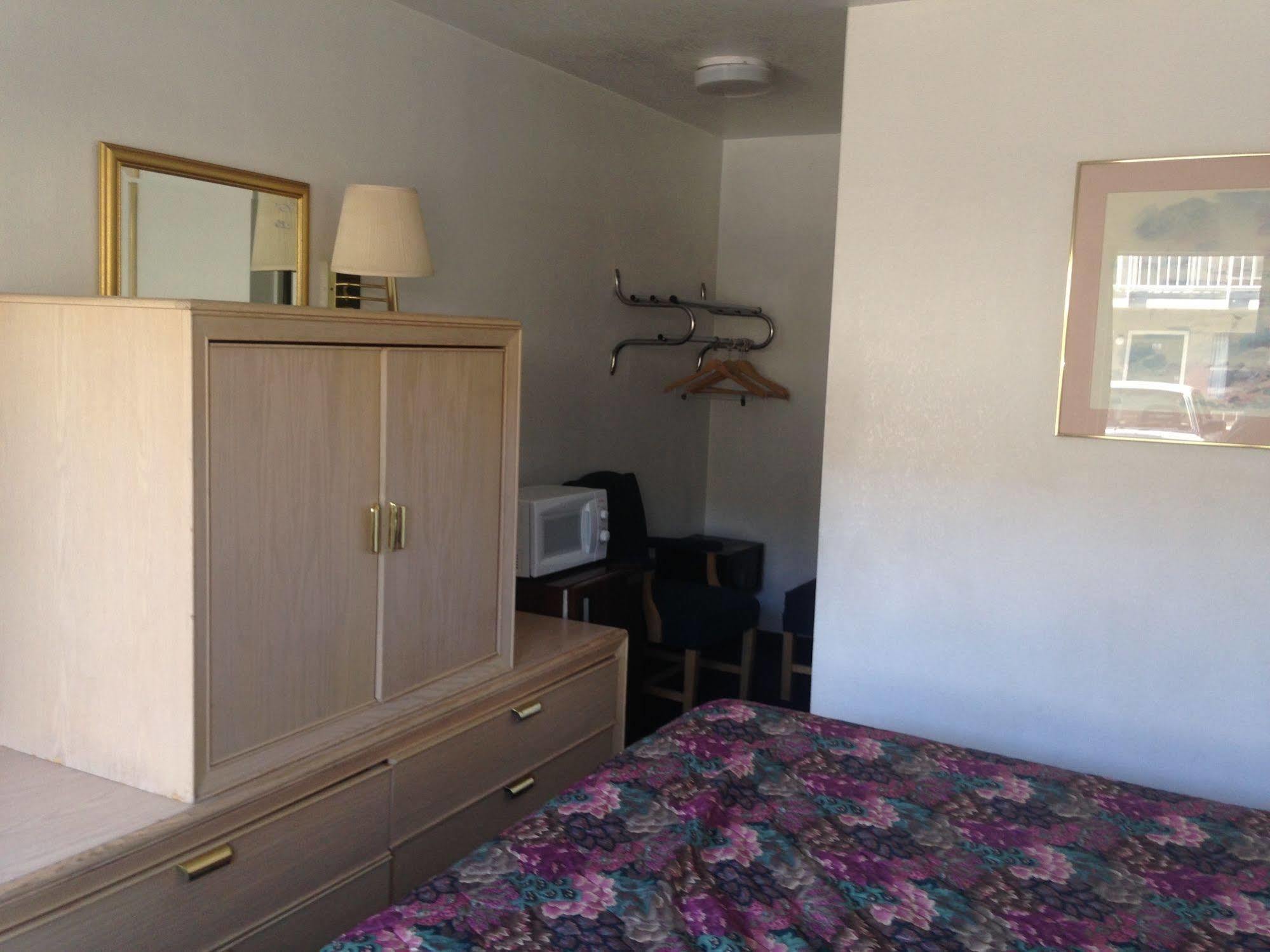 American Budget Inn And Suites-Modesto Exterior foto